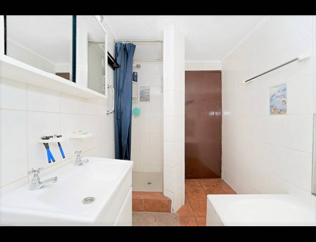 1 bed property to rent in FONTAINEBLEAU